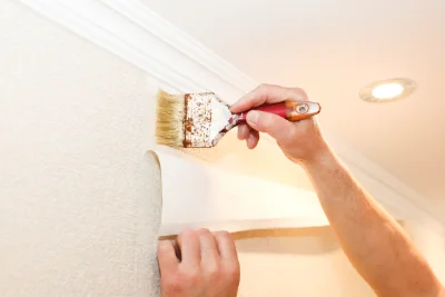 Pose de papier peint à Brie-sous-Archiac — revêtements muraux et toiles de verre